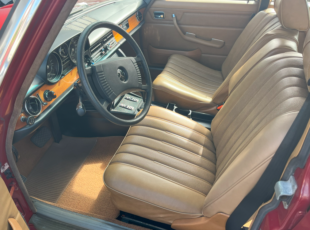 1976 Mercedes-Benz Flawless Interior